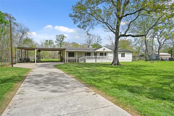 74 County Road 4400, Dayton, TX 77535