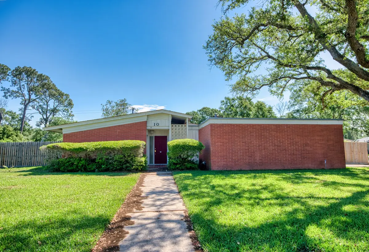 10 Palm Place, Angleton, TX 77515 - #1