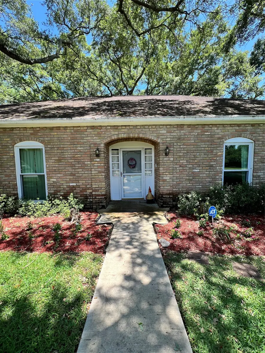 205 Hillcrest Drive, Alvin, TX 77511 - #2