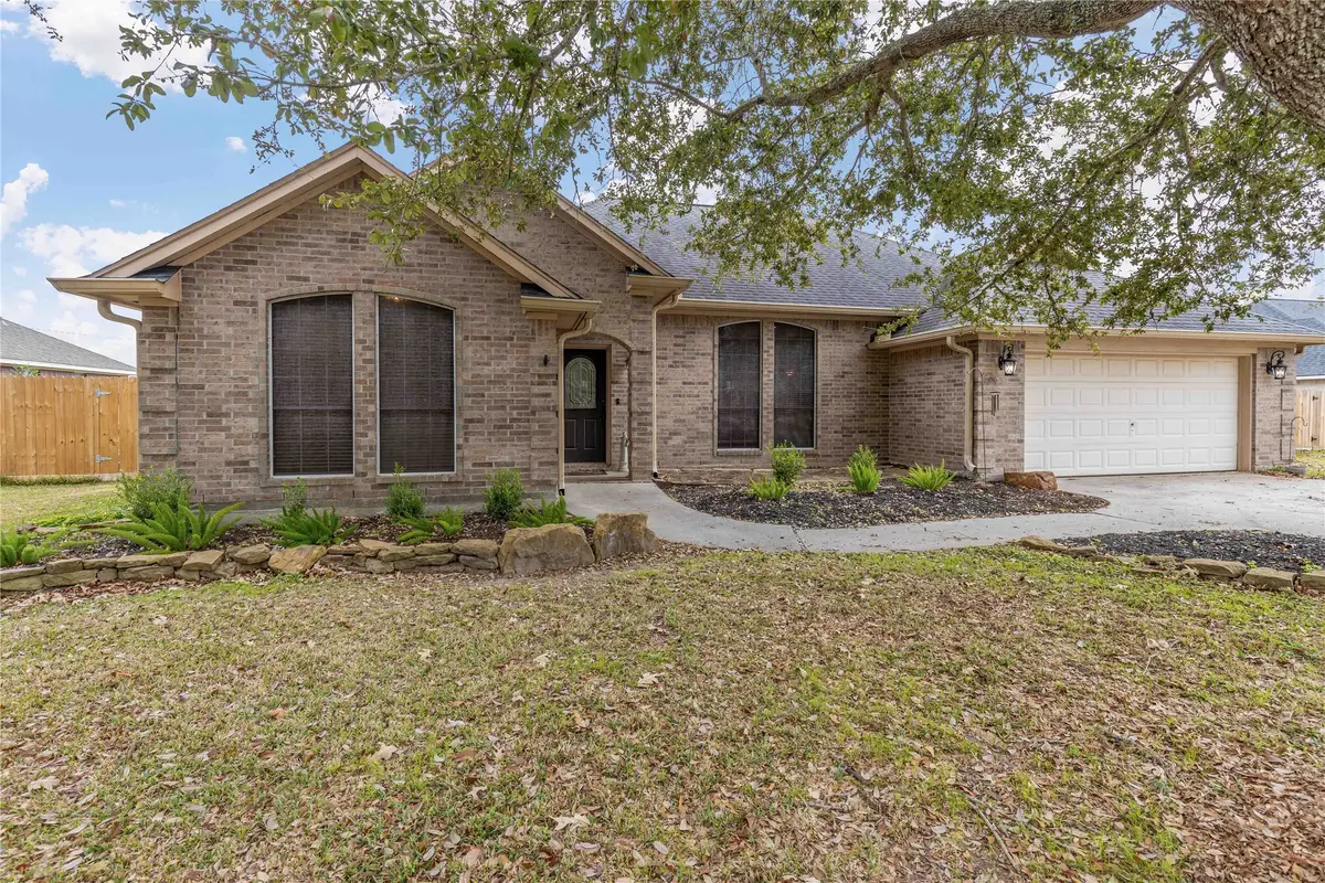 2015 Magnolia Bend, Baytown, TX 77523 - #1