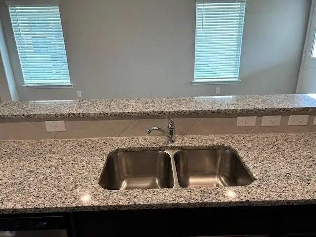 946 Luke Darrell Drive, Rosharon, TX 77583 - Image #3