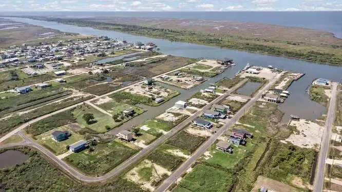 1241 N Loop Road, Crystal Beach, TX 77650 - Image #2