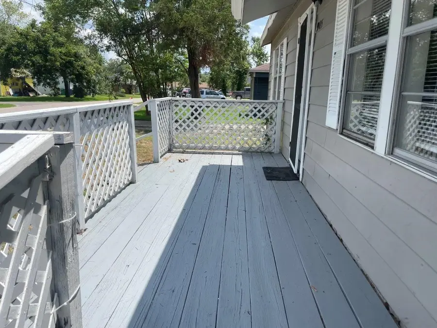 905 N Arcola Street, Angleton, TX 77515 - #3
