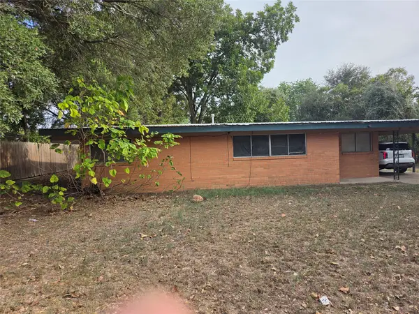 404 E Brown Street, Hearne, TX 77859