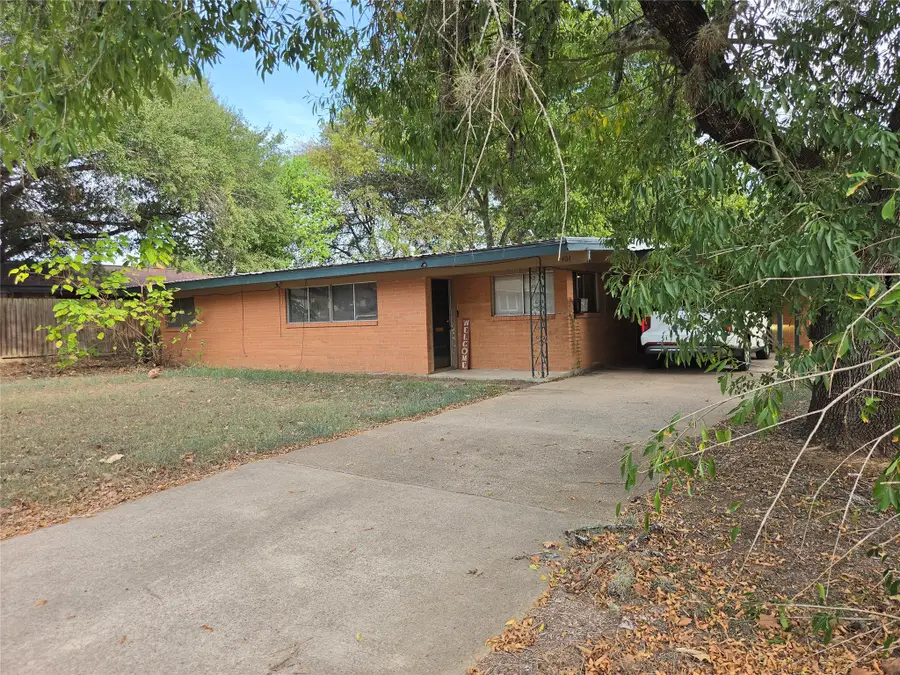 404 E Brown Street, Hearne, TX 77859 - #2