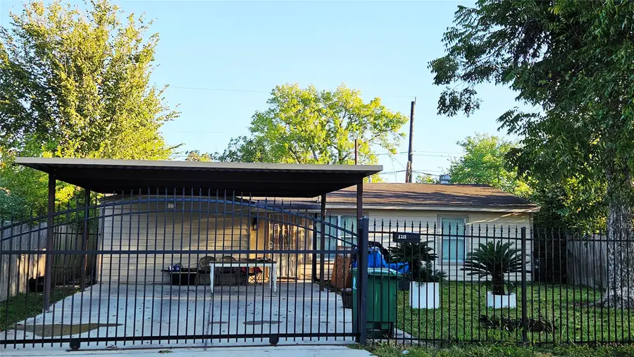 5231 Lyndhurst Drive, Houston, TX 77033 - Image #2