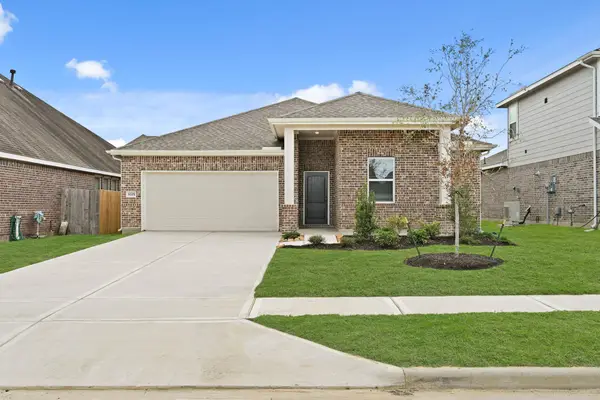 8335 Bay Oaks Drive, Baytown, TX 77523