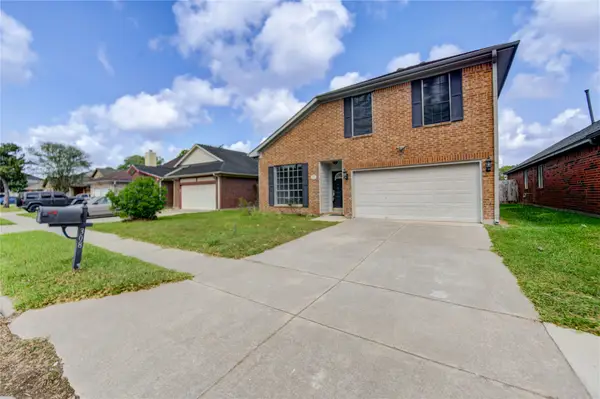 308 N Ranch House Road, Angleton, TX 77515