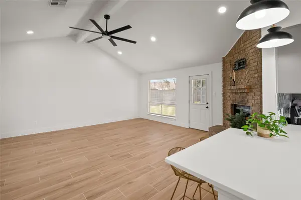 303 Knoll Forest Drive, League City, TX 77573