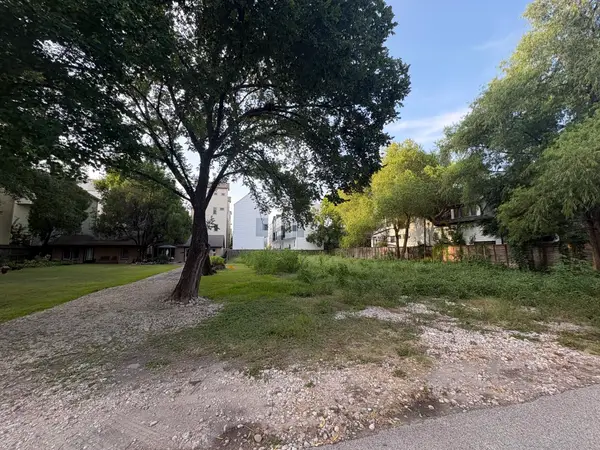 1121 W 15th 1/2 Street, Houston, TX 77008