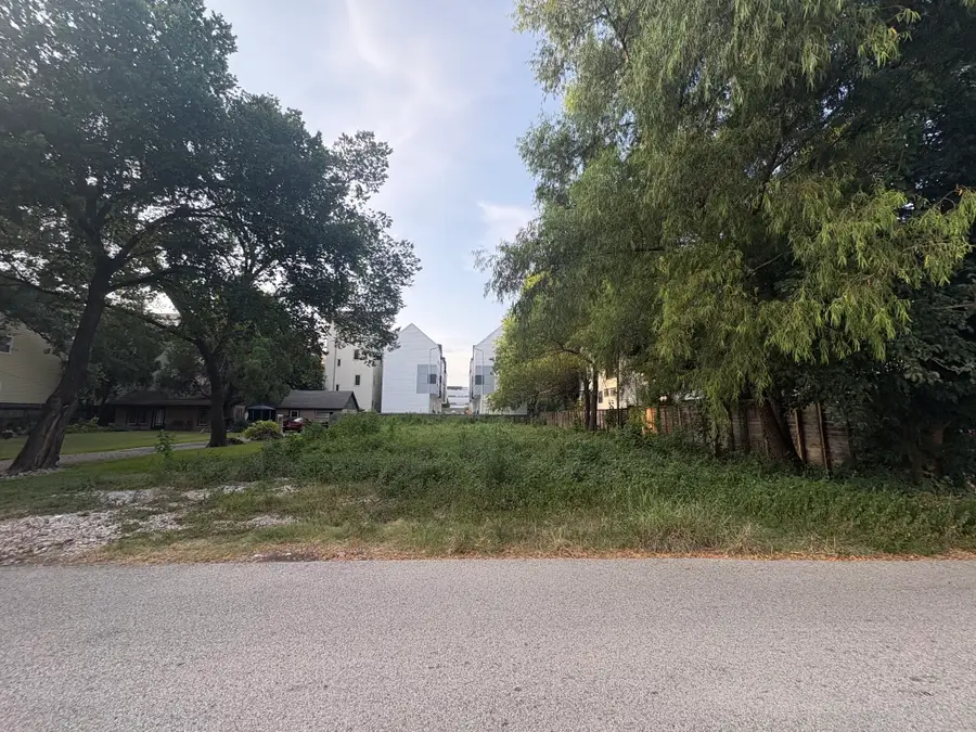 1121 W 15th 1/2 Street, Houston, TX 77008 - #2