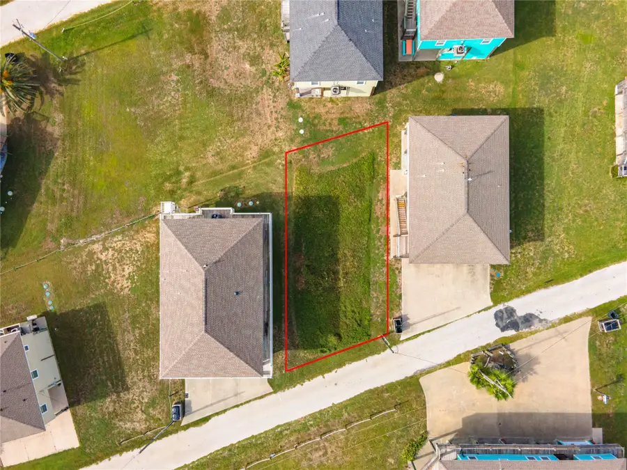 955 Fisherman Drive S, Crystal Beach, TX 77650 - #2