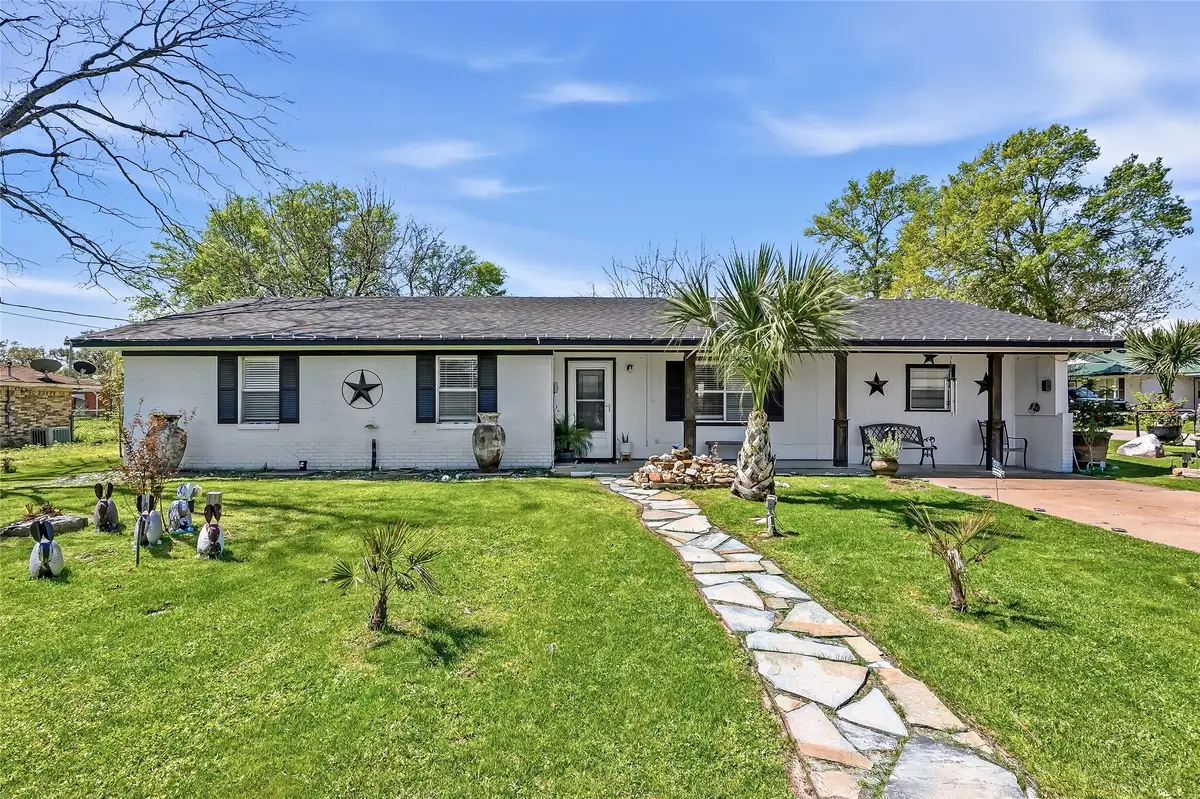 411 N Commerce Street, Madisonville, TX 77864 - #1