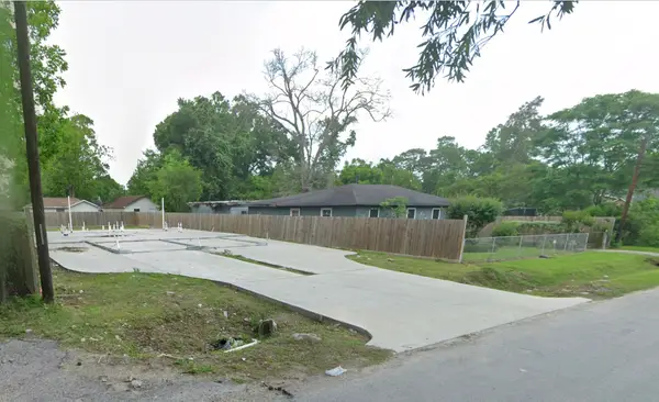 9011 Sherbourne Street, Houston, TX 77016