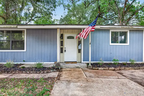 804 Azalea Street, Lake Jackson, TX 77566