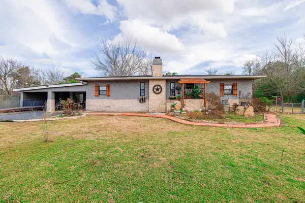 406 S Owensville Street, Franklin, TX 77856
