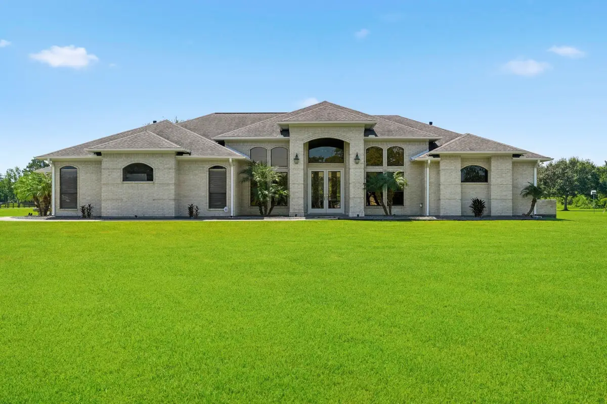835 Hall Road, Alvin, TX 77511 - #1