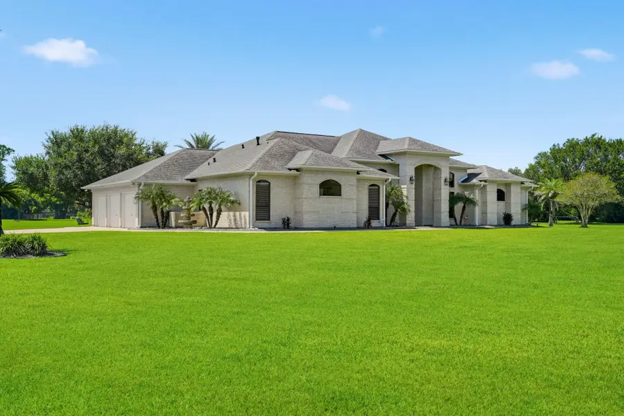 835 Hall Road, Alvin, TX 77511 - #2