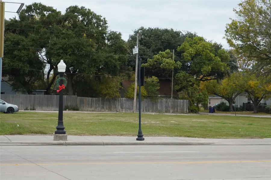 802 9th Avenue N, Texas City, TX 77590 - #2