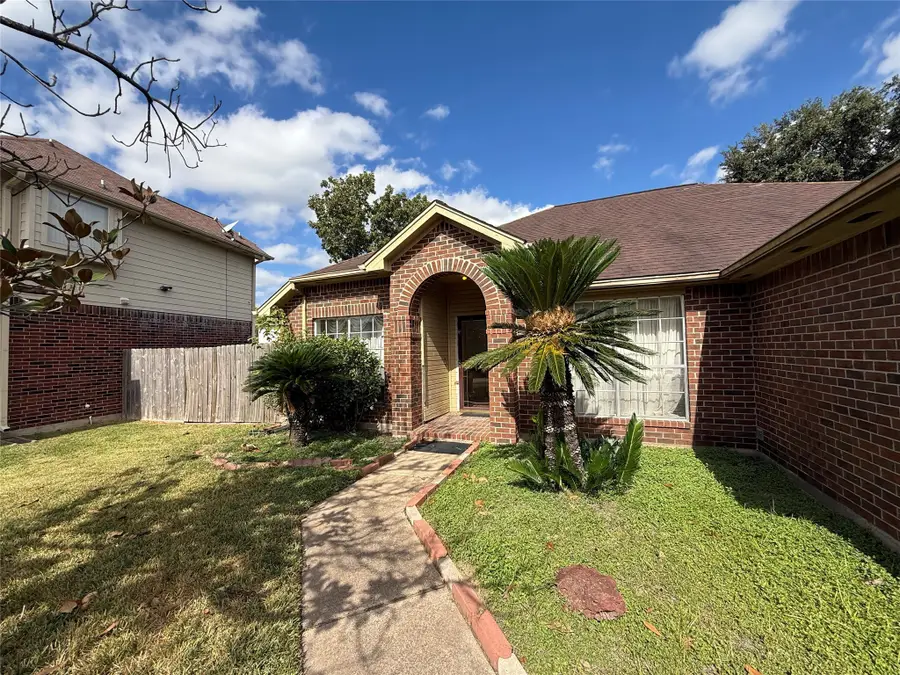 6830 Lost Thicket Drive, Houston, TX 77085 - Image #2