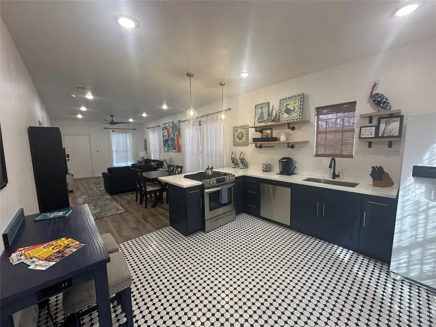 4009 Avenue L, Galveston, TX 77550 - #3