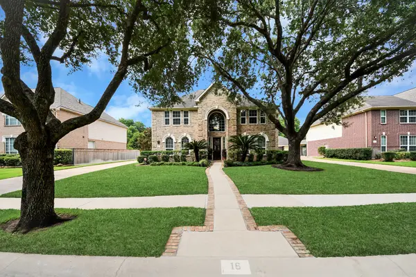 16 Twin Valley Drive, Sugar Land, TX 77479