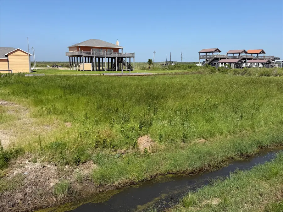 1333 Mabry Street, Gilchrist, TX 77617 - #2