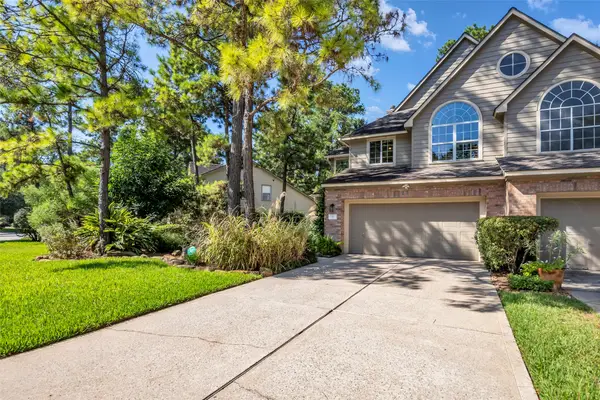 75 E Lakeridge Drive, The Woodlands, TX 77381