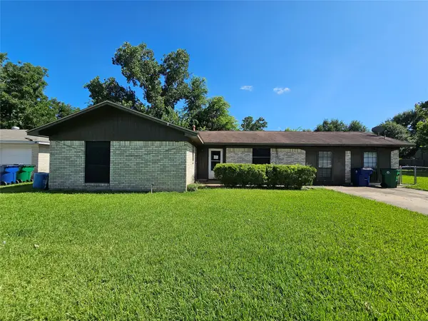 1216 Fair Drive, Angleton, TX 77515