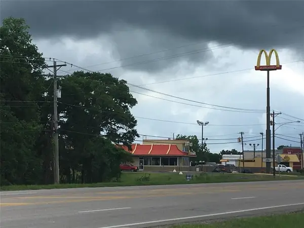 908 S Columbia Drive, West Columbia, TX 77486