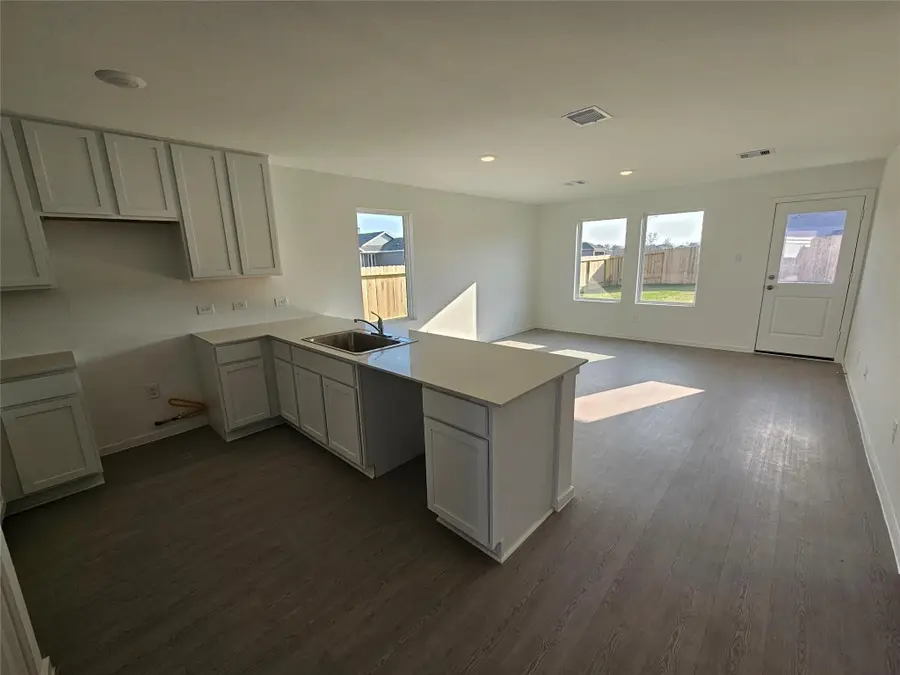 9242 Speckled Trout Drive, Baytown, TX 77521 - Image #2