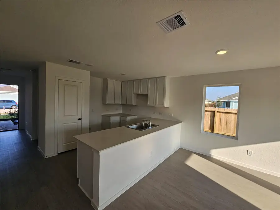 9242 Speckled Trout Drive, Baytown, TX 77521 - Image #3