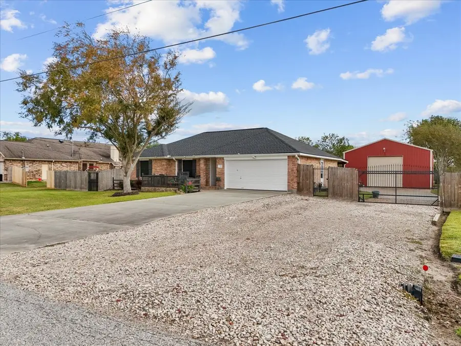 3519 Lone Pine Drive, Santa Fe, TX 77510 - Image #2