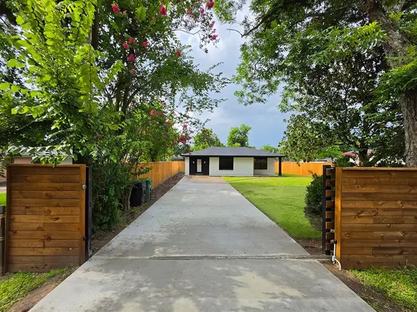 906 Dewalt Street, Houston, TX 77088