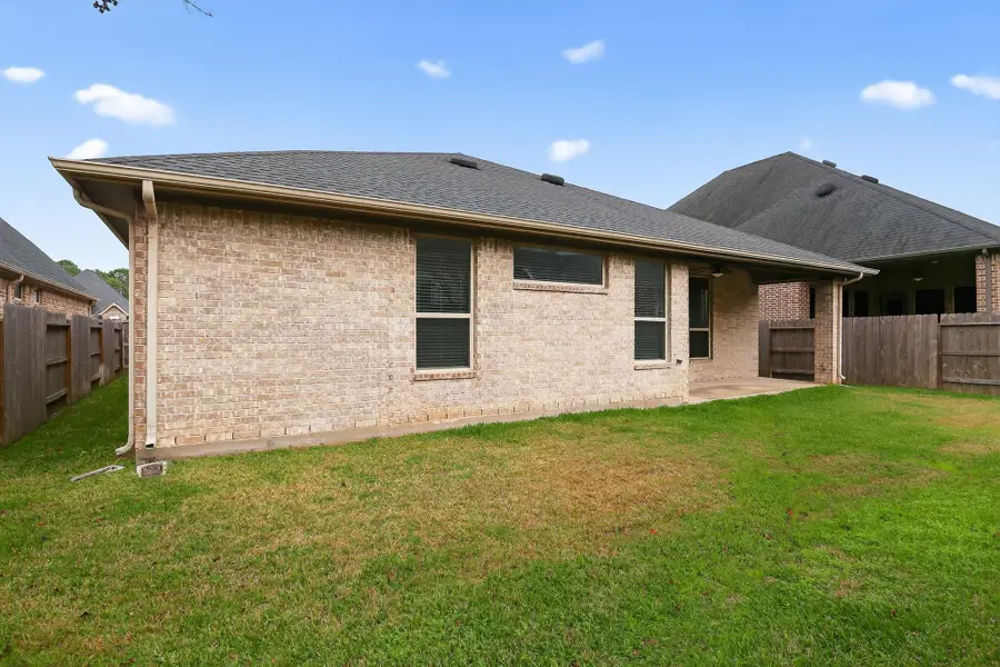 506 Blossom Cove Court, Pinehurst, TX 77362 - #2