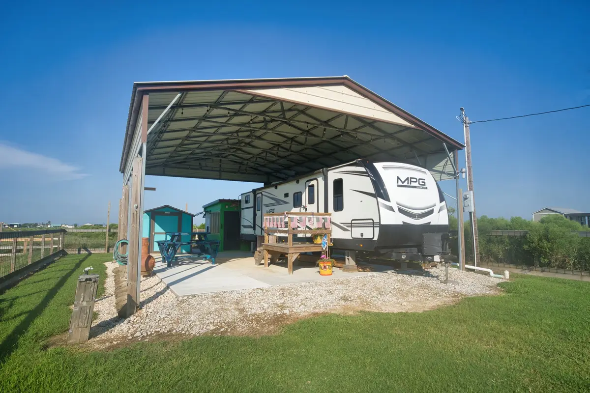 1502 County Road 299, Sargent, TX 77414 - Image #1