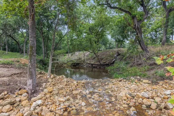 1916 Cr 201, Weimar, TX 78962