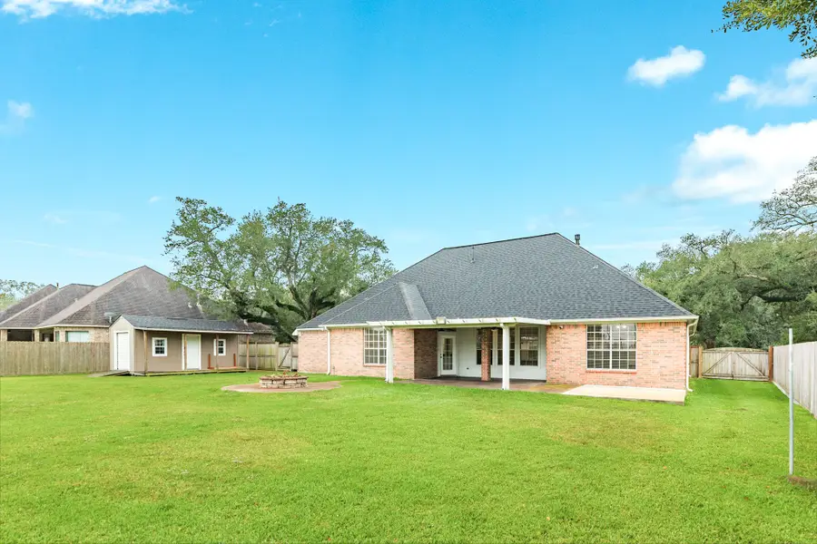 900 Enchanted Oaks Drive, Angleton, TX 77515 - #3