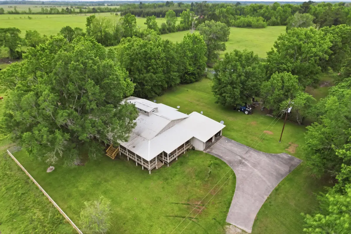 1992 Highway 105 E, Liberty, TX 77575 - #1
