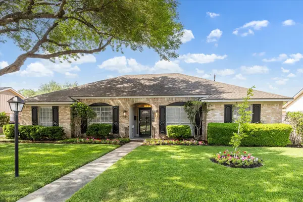 7614 Braesview Lane, Houston, TX 77071