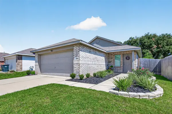 326 Riverwood Village Lane, Sealy, TX 77474