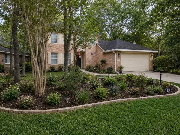 97 N Hollylaurel Circle, The Woodlands, TX 77382
