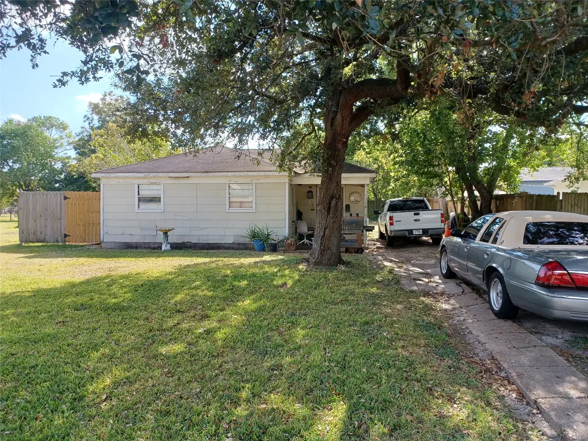 1302 Thomas Avenue, Pasadena, TX 77506 - Image #1