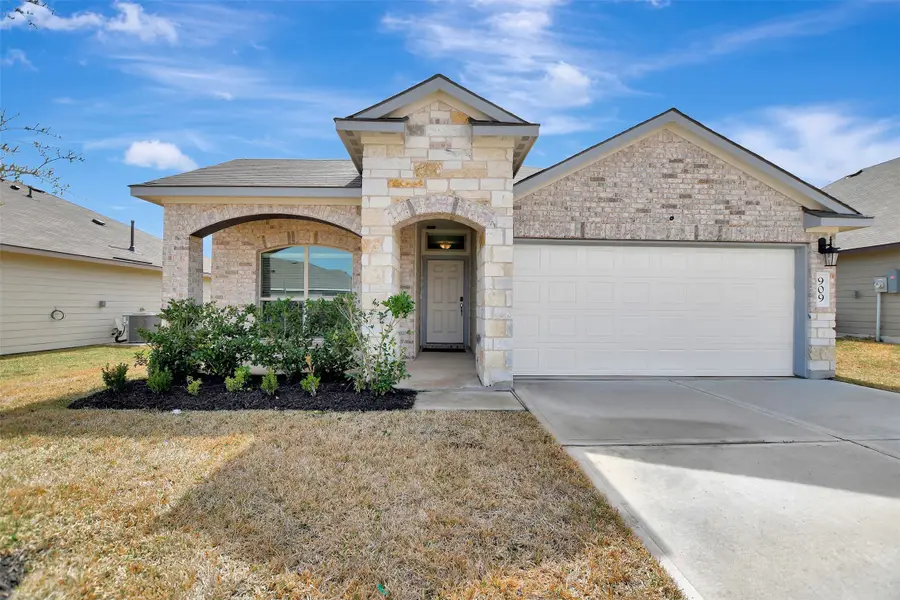 909 Davy Street, Brenham, TX 77833 - #2