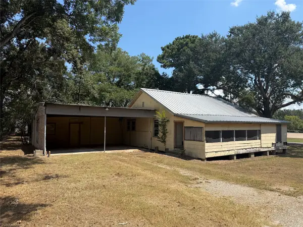 2410 Holly Street, Waller, TX 77484