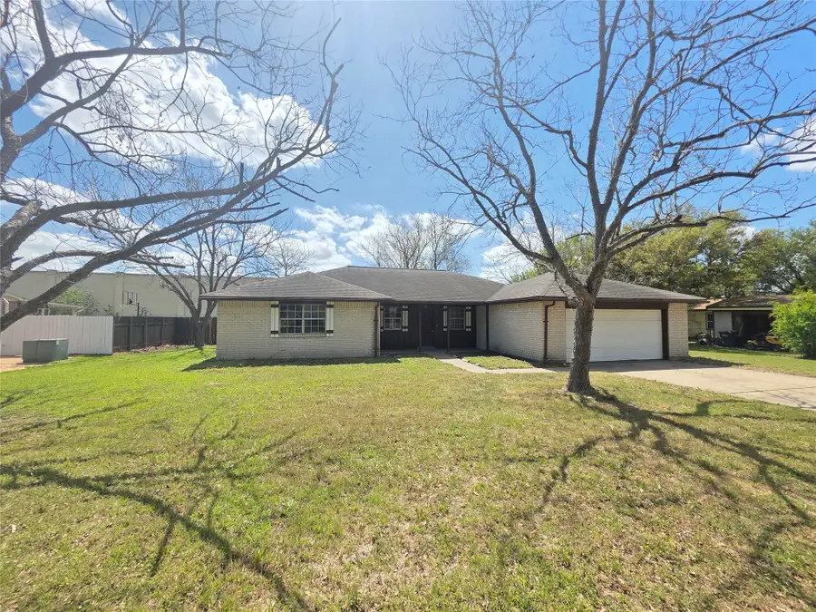 208 Willow Street, Sealy, TX 77474 - #2