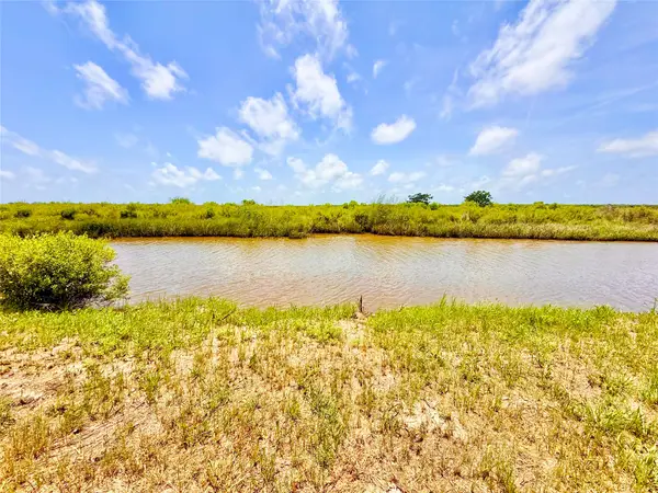 1399 Van Sant, Gilchrist, TX 77617