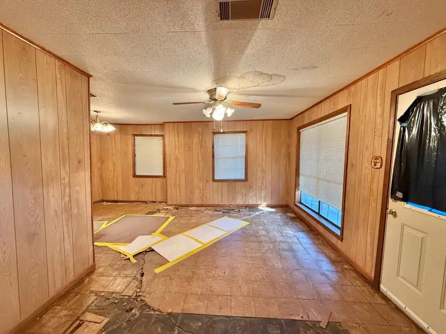 906 Montrose Street, Port Neches, TX 77651 - Image #2