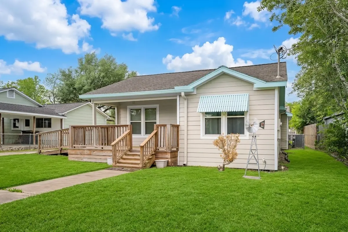 405 N College Street, Weimar, TX 78962 - #1
