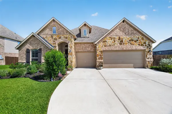 11806 Autumn Leaf Drive, Mont Belvieu, TX 77535